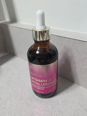 Dark Spot Vitamin C + Hyaluronic Brightening Face Serum